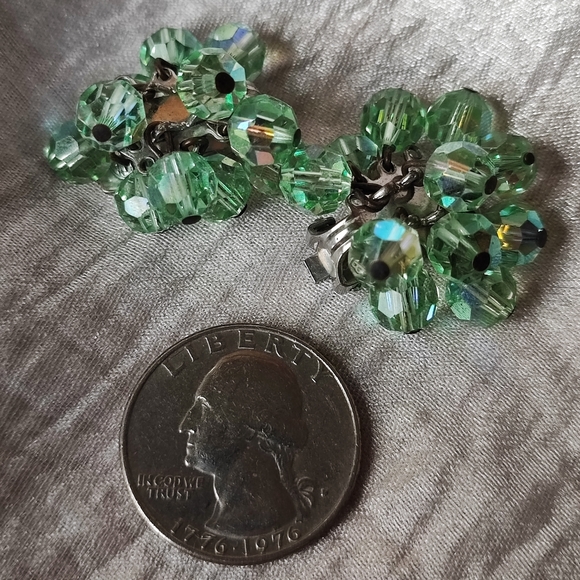 Peridot Green Aurora Borealis Glass Silver Tone Clip Vintage Earrings Austrian - Picture 8 of 8